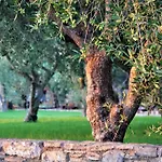 Liotrivi Historical Mansion And Boutique