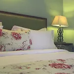 Liotrivi Historical Mansion And Boutique