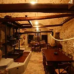 Liotrivi Historical Mansion And Boutique