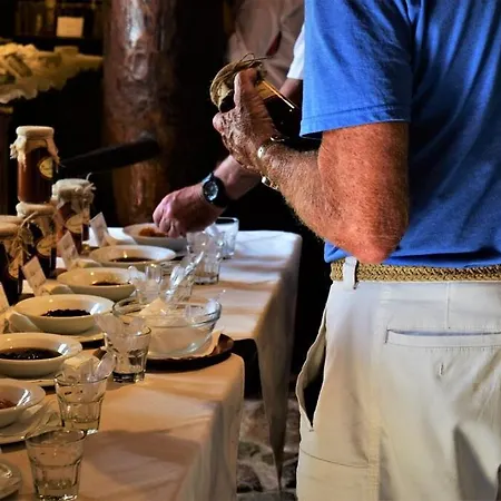 Liotrivi Historical Mansion And Boutique