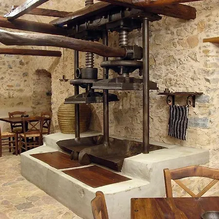 Liotrivi Historical Mansion And Boutique 4*