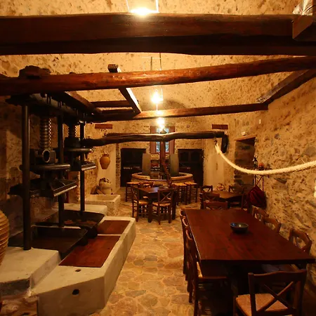 Liotrivi Historical Mansion And Boutique
